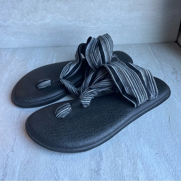 ** sanuk Yoga Sling 2 Sandals Black and Gray Stripe Size 7 - Picture 1 of 8